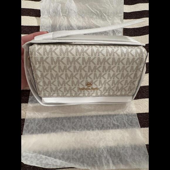 Jet Set Small Logo Smartphone Convertible Crossbody Bag - Picture 1 of 3